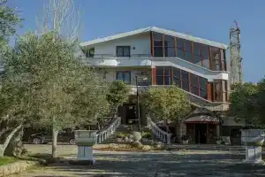 Oasis Hotel, Орикум