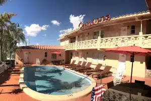 Hollywood Beach Swan, Голливуд