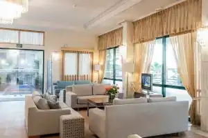 Phoenix Beach Hotel, Циливи-Планос