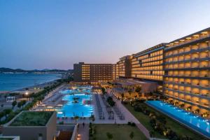 Amada Colossos Resort, Фалираки