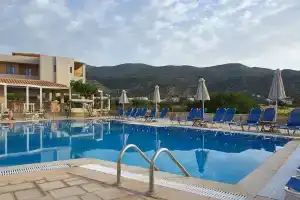 Golden Bay Hotel Apartments, Малия