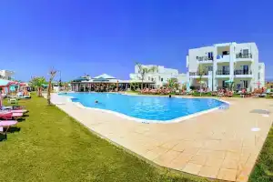 Yiannis Manos Hotel Resort, Малия