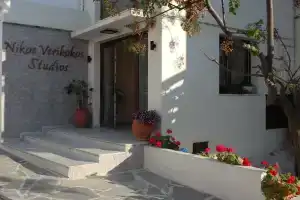 Nikos Verikokos Studios, Наксос