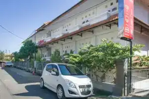RedDoorz @ Jalan Gatot Subroto Denpasar, Денпасар