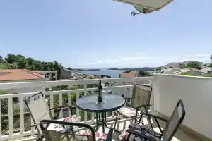 Apartments Majda, Хвар