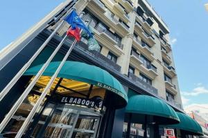 El Baboos Hotel, Ван