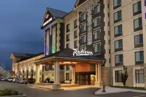 Radisson Toronto Airport West, Брамптон