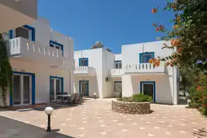 Alexis Apartments, Ставрос