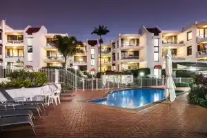 Alexandria Apartments, Мулулаба