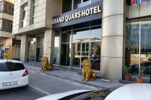Отель «Grand Quars»