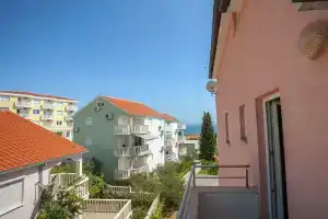 Apartments Kairos, Сегет Враница