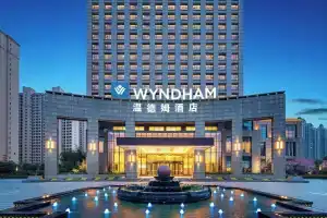Wyndham Xinyang Downtown, Синьян