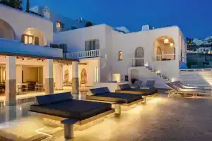 Grace Mykonos, Турлос