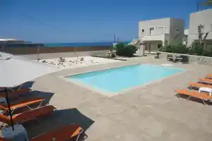 Almyra Apartments, Сфакаки