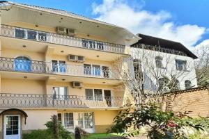 Ялтинская Вилла, Ялта