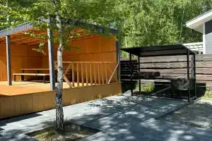 A-frame village, Увильды
