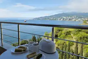 Black wave apartments, Ялта