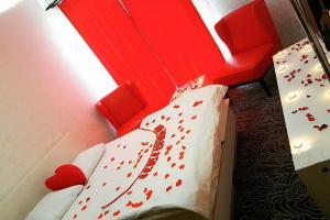 Suit 53, Бююкчекмедже