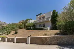 Lia Studios, Пефки