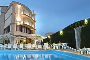 Hotel «Capitol», Сан-Мауро-а-Маре