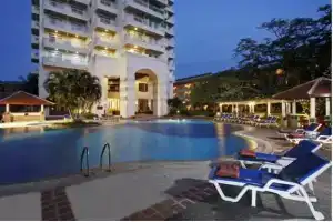Waterfront Suites Phuket, Карон
