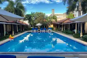 Rico's Bungalows, Ката