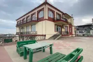 Red Roof Hotel, Баку