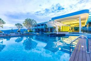 Crest Resort & Pool Villas - Sha Extra Plus