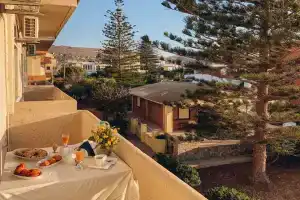 Stella Apartments, Коккини-Хани