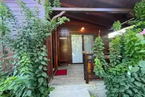 Merry Bungalow & Tent, Чиралы