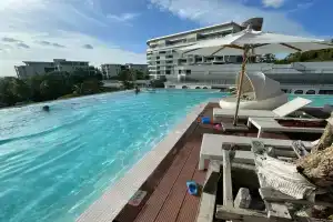 Palmetto Park Condominium, Ката