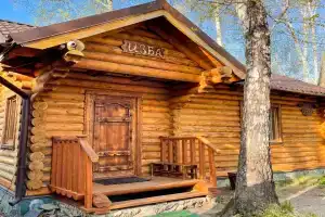 Отель «Изба», Ая