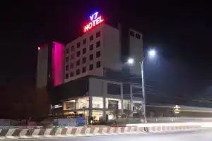 V 7 HOTEL