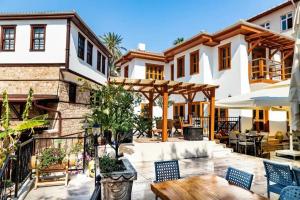 WOO Town Suites Hotel, Анталья