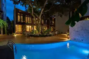 Отель «Red door»