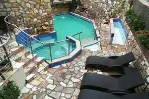 9 Queens Spa Hotel, Лутра-Эдипсу