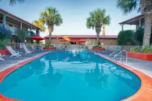 Family Garden Inn & Suites, Ларедо