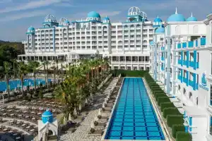 Rubi Platinum Spa Resort & Suites, Авсаллар