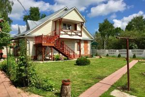 Дом у Звонницы монастыря с баней