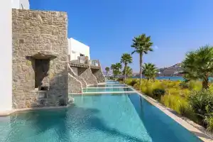 Aeonic Suites and SPA, Орнос
