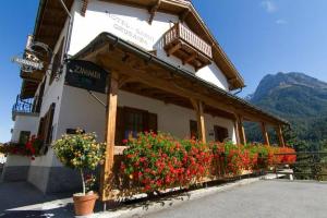 Alpenrose Garni, Скуоль