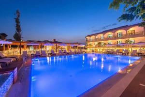 Sunny Days Hotel, Иксия