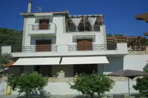 Villa Olga, Коккари