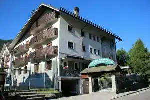 Albergo Residence Biancaneve, Априка