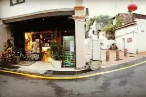 Monkey Motel & Café, Малакка