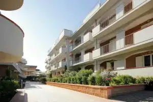 Отель «I Cinque Pini», Фоллоника