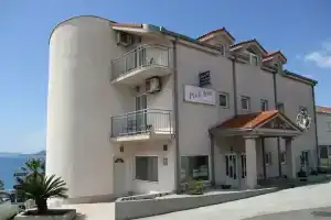 Гостевой дом «Pink Inn», Подстрана