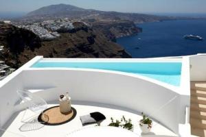 Azar Villas & Suites, Фиростефани