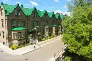 Hotel Manoir Ste-Geneviève, Леви