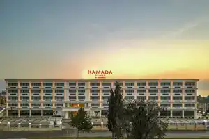 Отель «Ramada Plaza By Wyndham», Силиври